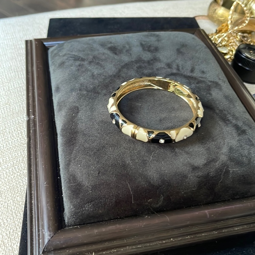 VINTAGE JTF Signed NWOT Bangle. P